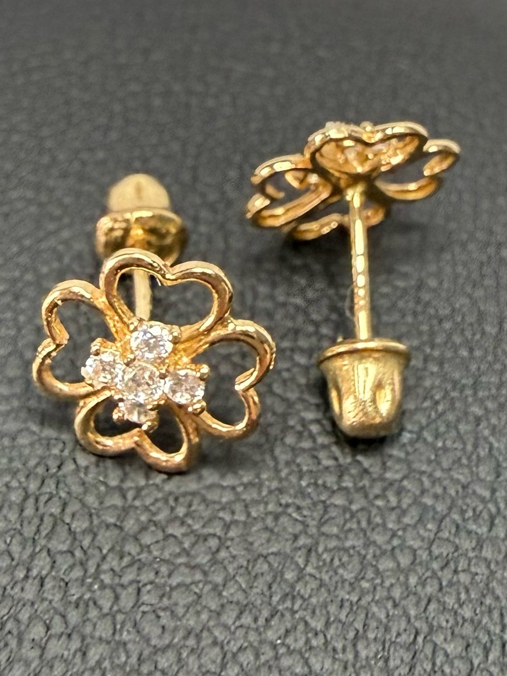 14K Gold Girls Flower Stud Earrings 0.7g Petite Floral Kids Jewelry